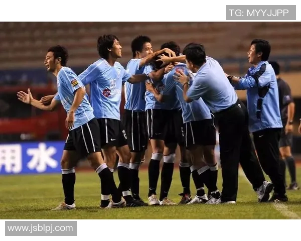 广州足球队的默契配合与战术分析探讨之路